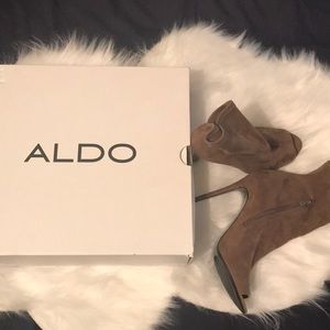 Eliliane pep toe suede booties (Aldo) size 9